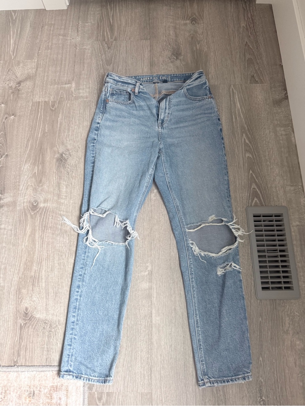 American Eagle Outfitters Light Blue Distressed Straight-Leg Jeans, mom jeans